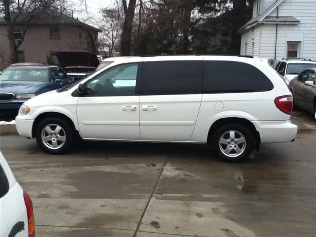 Dodge Grand Caravan 2005 photo 2