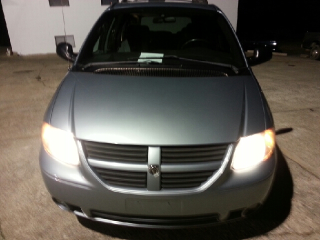 Dodge Grand Caravan 2005 photo 2