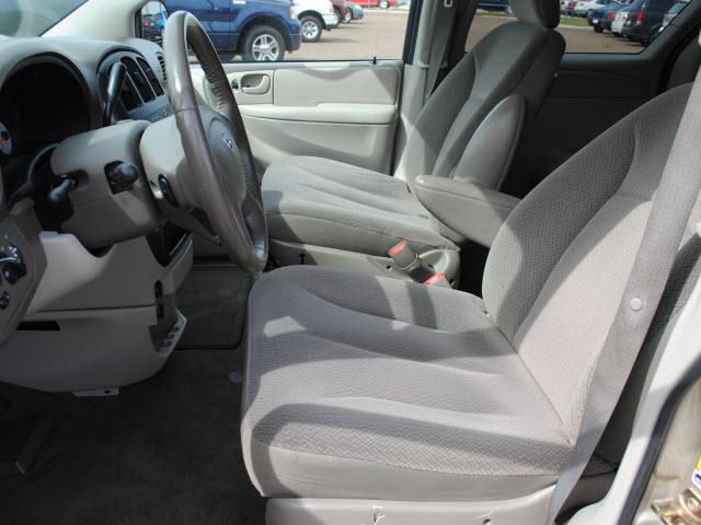 Dodge Grand Caravan 2005 photo 2