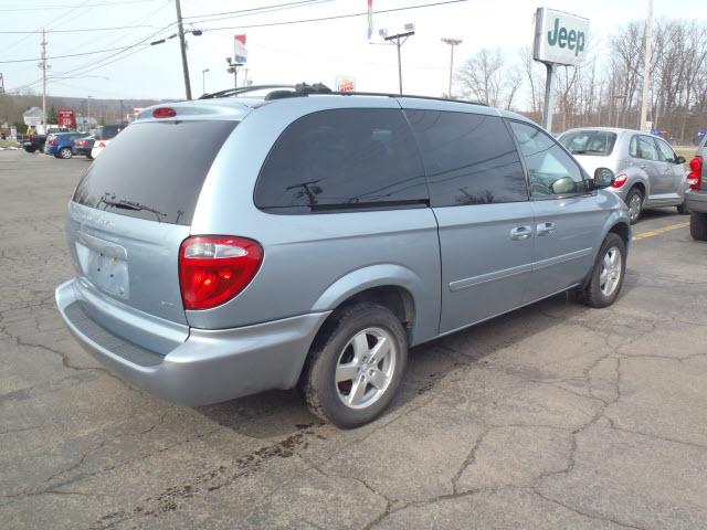 Dodge Grand Caravan 2005 photo 2