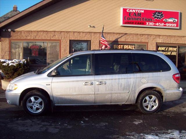 Dodge Grand Caravan 2005 photo 2