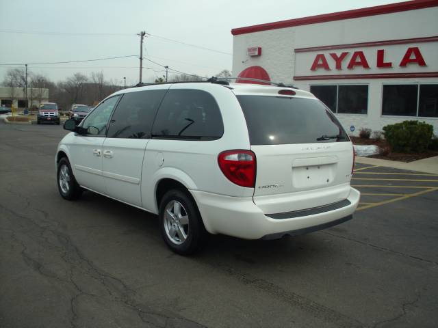 Dodge Grand Caravan 2005 photo 2