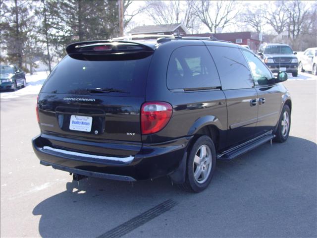 Dodge Grand Caravan 2005 photo 2