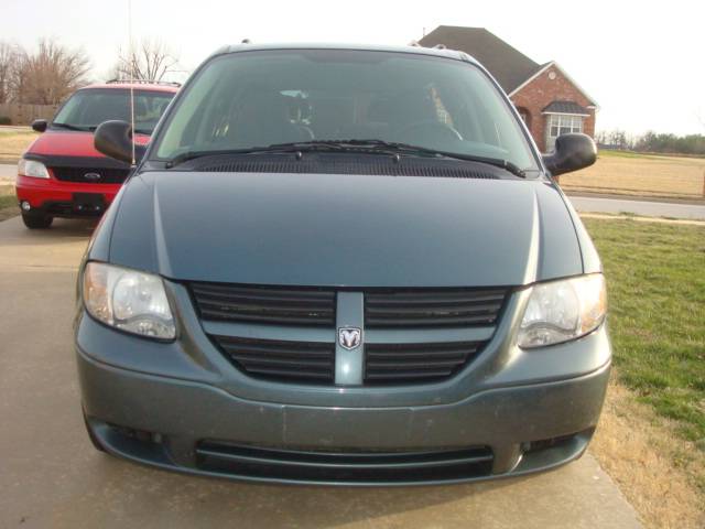 Dodge Grand Caravan 2005 photo 2