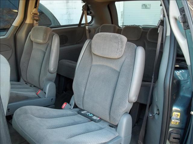 Dodge Grand Caravan 2005 photo 2