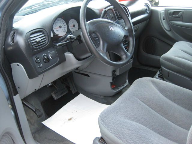 Dodge Grand Caravan 2005 photo 2