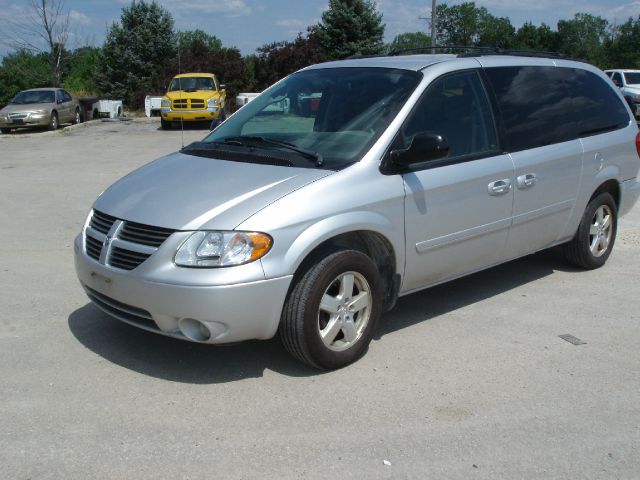 Dodge Grand Caravan 2005 photo 2