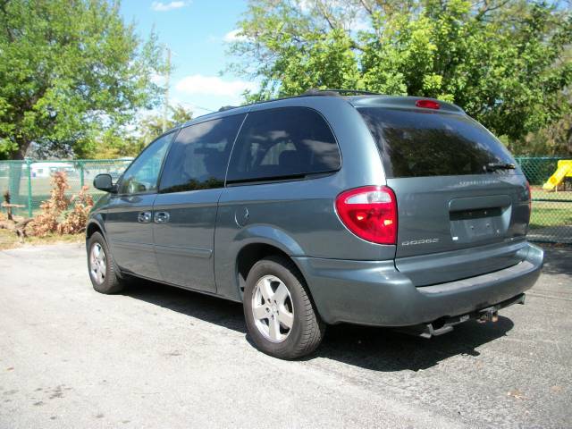 Dodge Grand Caravan 2005 photo 2