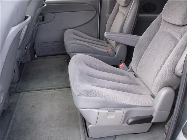 Dodge Grand Caravan 2005 photo 2