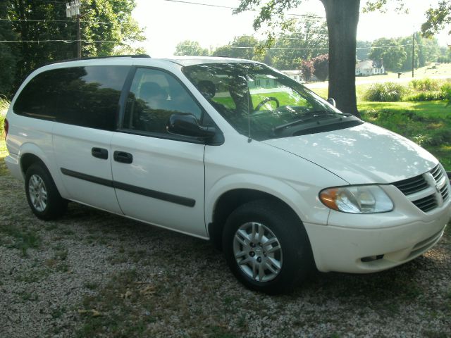 Dodge Grand Caravan 2005 photo 2