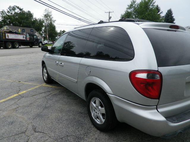 Dodge Grand Caravan 2005 photo 1