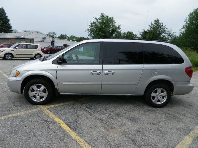 Dodge Grand Caravan 2005 photo 2