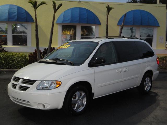 Dodge Grand Caravan 2005 photo 2