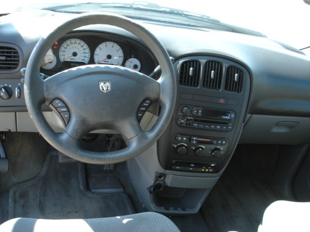 Dodge Grand Caravan 2005 photo 2