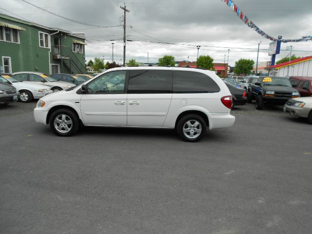 Dodge Grand Caravan 2005 photo 2