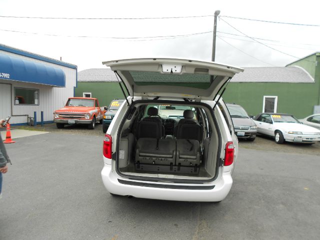 Dodge Grand Caravan 2005 photo 3