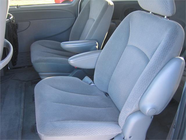 Dodge Grand Caravan 2005 photo 3