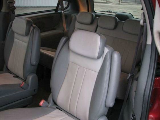 Dodge Grand Caravan 2006 photo 2