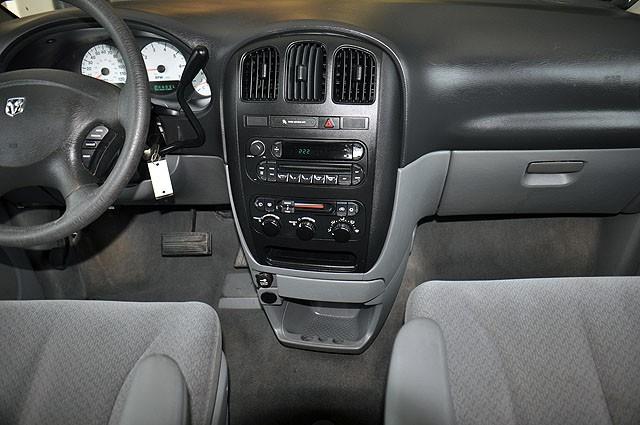 Dodge Grand Caravan 2006 photo 2