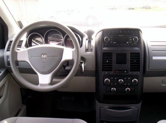 Dodge Grand Caravan 2008 photo 2