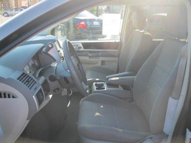 Dodge Grand Caravan 2010 photo 3