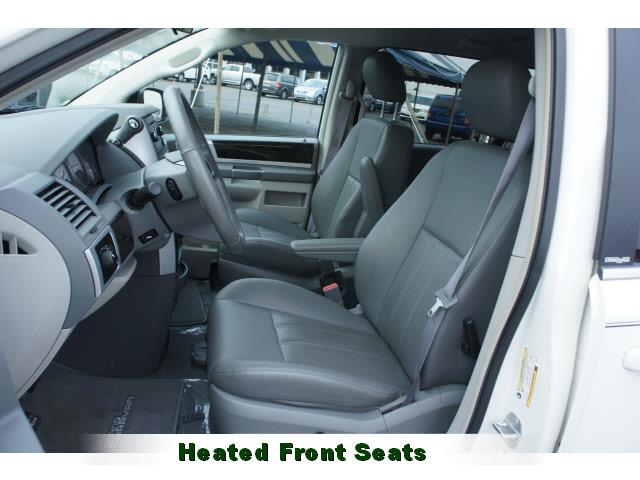 Dodge Grand Caravan 2010 photo 2