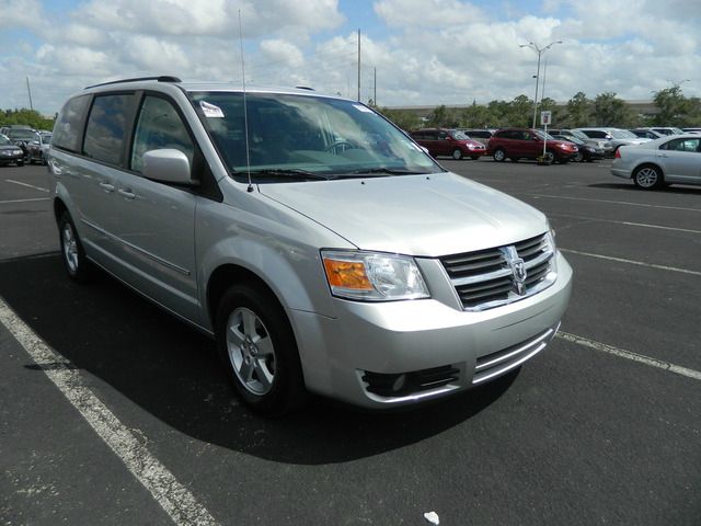 Dodge Grand Caravan 2010 photo 1