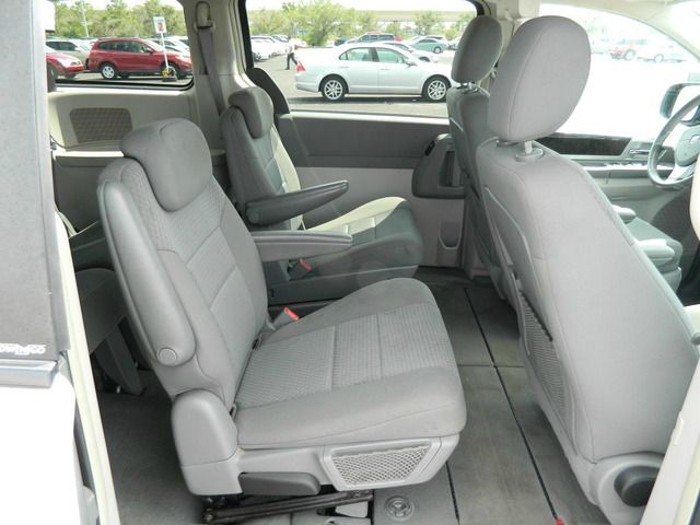 Dodge Grand Caravan 2010 photo 3