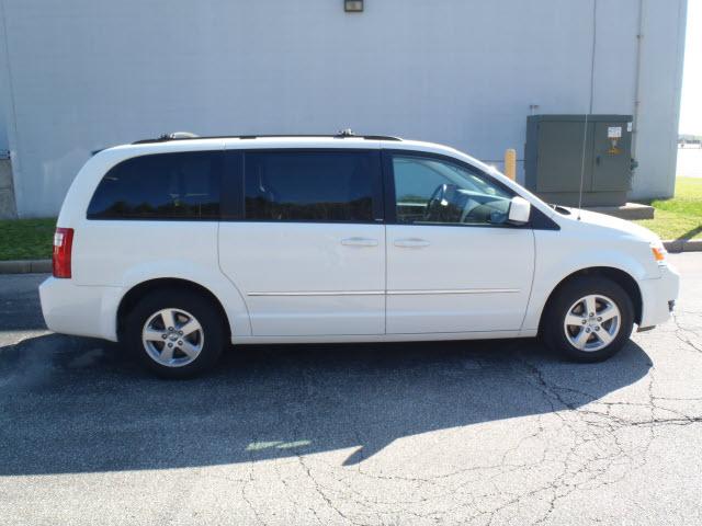 Dodge Grand Caravan 2010 photo 1