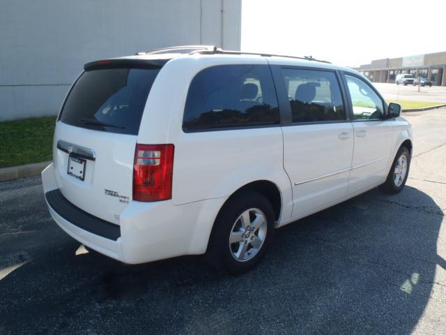 Dodge Grand Caravan 2010 photo 2