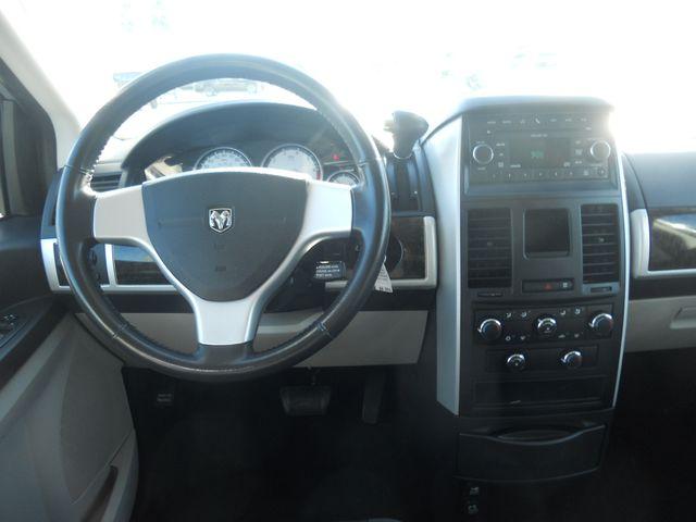 Dodge Grand Caravan 2010 photo 2