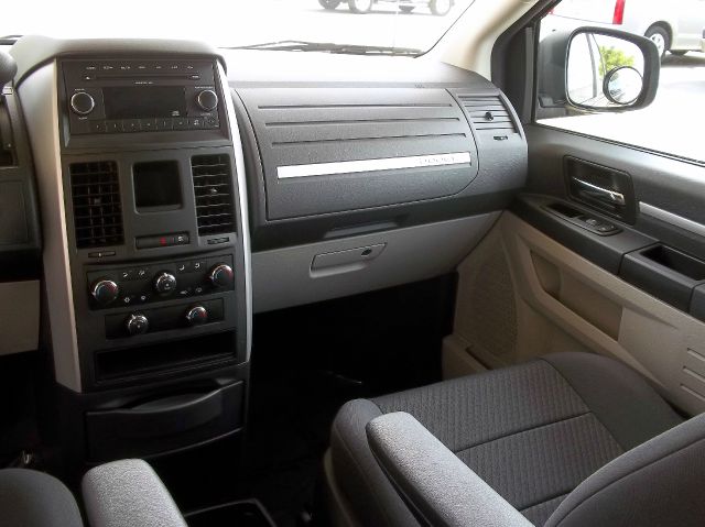 Dodge Grand Caravan 2010 photo 3