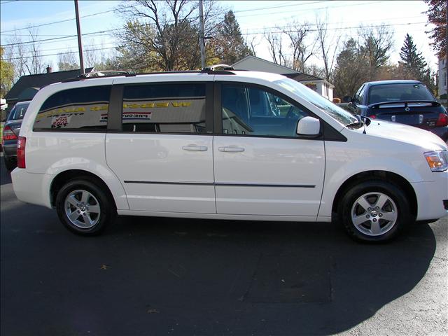 Dodge Grand Caravan 2010 photo 1