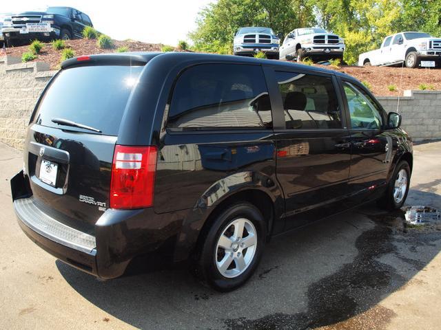 Dodge Grand Caravan 2010 photo 2