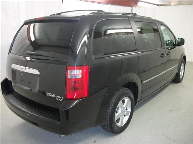 Dodge Grand Caravan 2010 photo 2