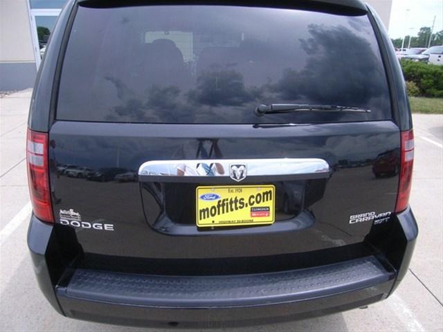 Dodge Grand Caravan 2010 photo 3