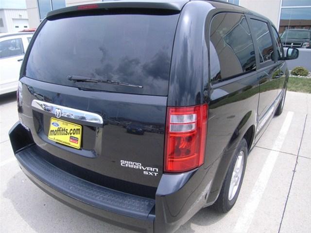 Dodge Grand Caravan 2010 photo 4