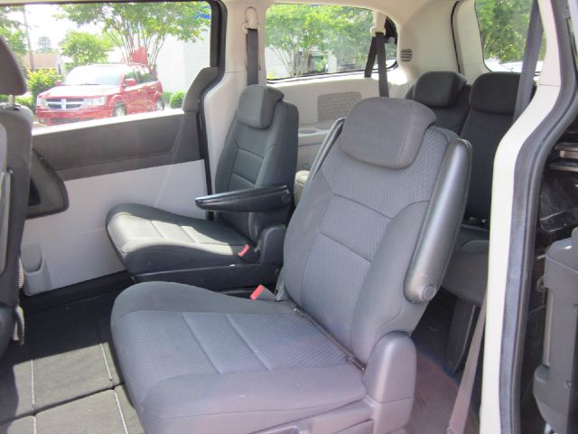 Dodge Grand Caravan 2010 photo 3