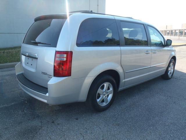 Dodge Grand Caravan 2010 photo 2