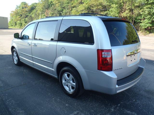 Dodge Grand Caravan 2010 photo 3