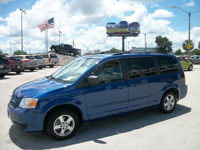 Dodge Grand Caravan 2010 photo 2