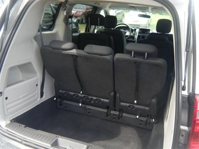 Dodge Grand Caravan 2010 photo 3