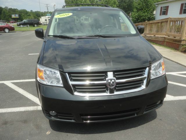 Dodge Grand Caravan 2010 photo 2