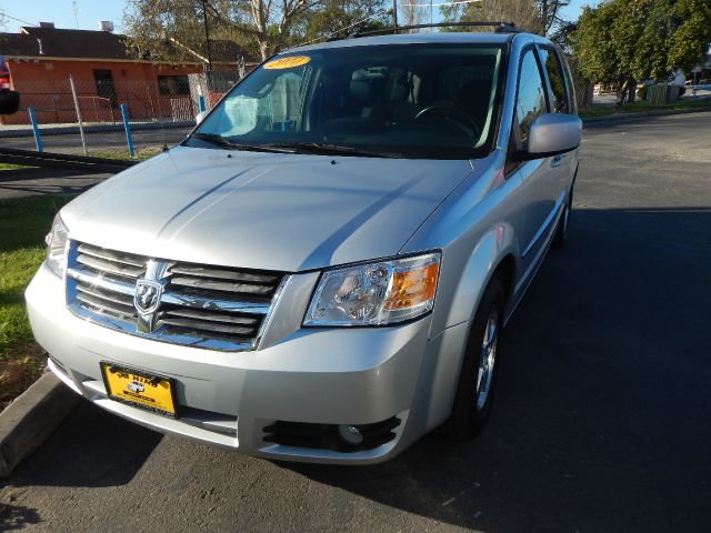 Dodge Grand Caravan 2010 photo 3