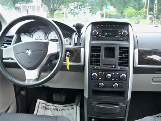 Dodge Grand Caravan 2010 photo 1