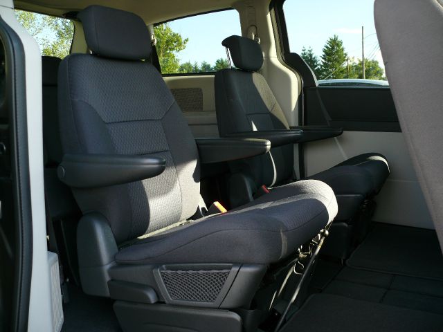 Dodge Grand Caravan 2010 photo 13