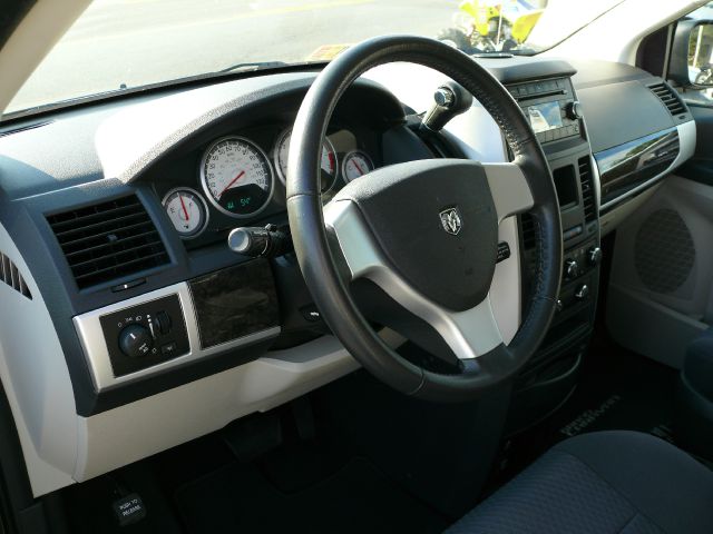 Dodge Grand Caravan 2010 photo 18