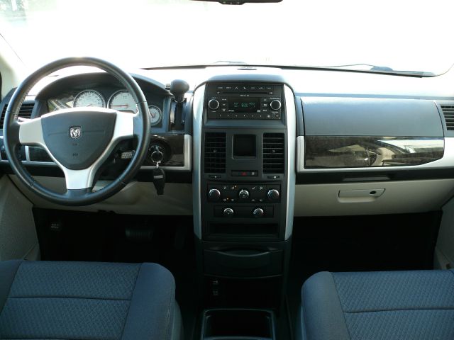 Dodge Grand Caravan 2010 photo 61