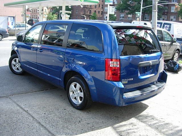 Dodge Grand Caravan 2010 photo 2