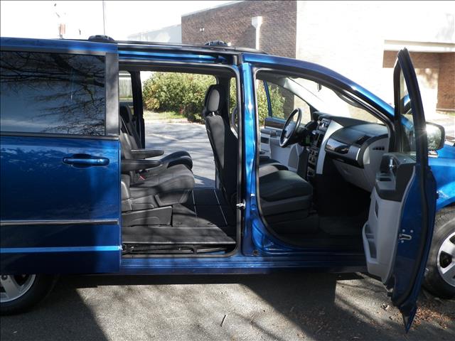 Dodge Grand Caravan 2010 photo 3